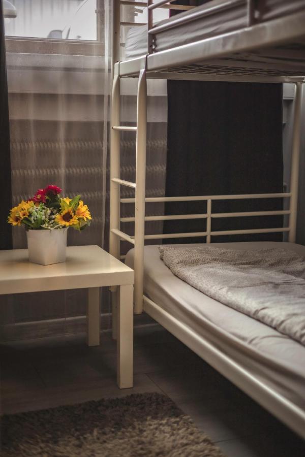 4 Couples & 4 Friends Hostel Krakow Dış mekan fotoğraf