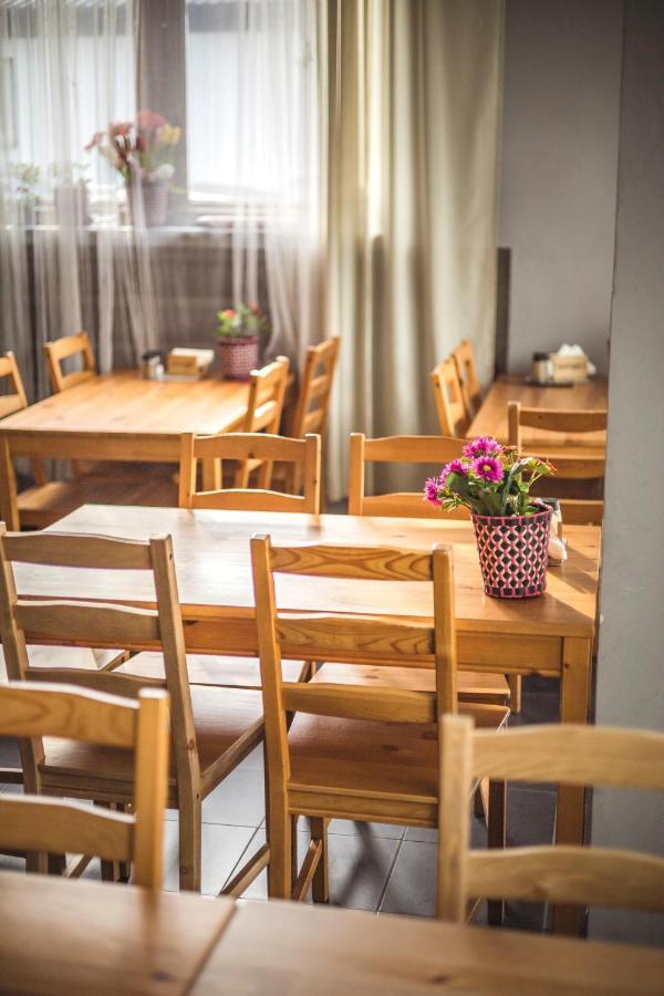 4 Couples & 4 Friends Hostel Krakow Dış mekan fotoğraf