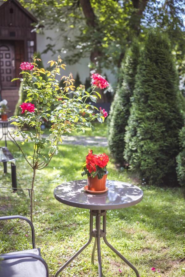 4 Couples & 4 Friends Hostel Krakow Dış mekan fotoğraf